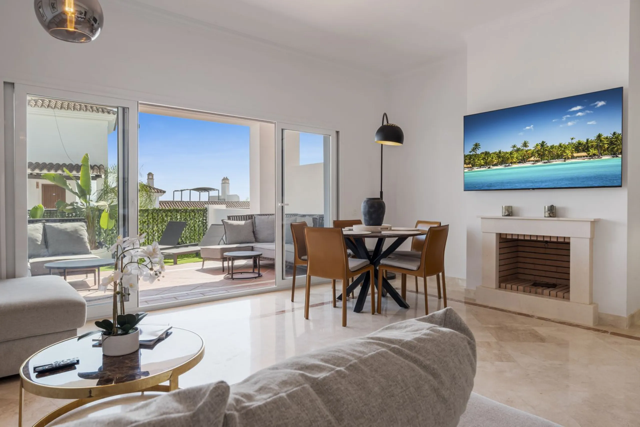 *The property is currently rented mid-term, so please request viewings well in advance. Thank you!*