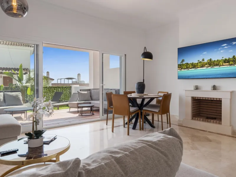 *The property is currently rented mid-term, so please request viewings well in advance. Thank you!*