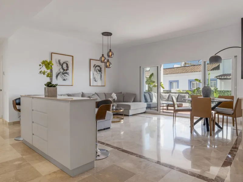 *The property is currently rented mid-term, so please request viewings well in advance. Thank you!*