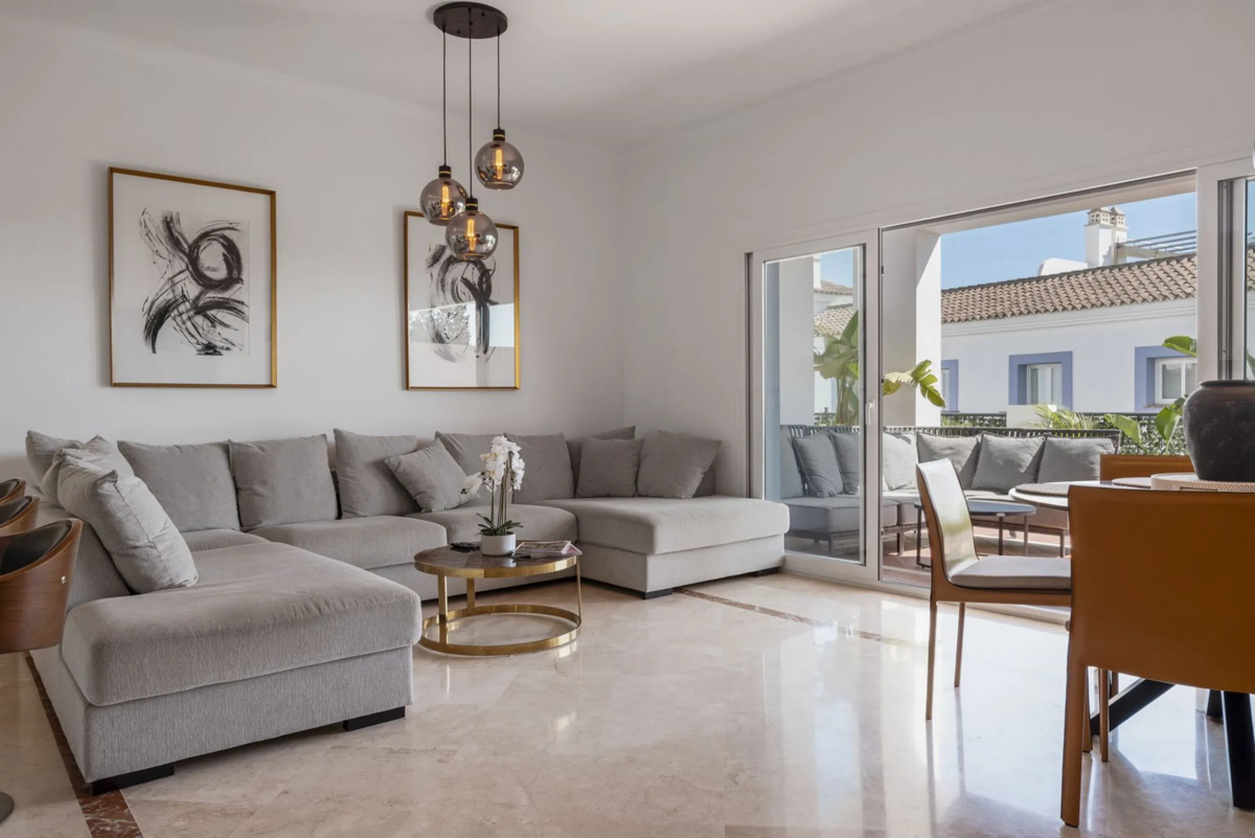 *The property is currently rented mid-term, so please request viewings well in advance. Thank you!*