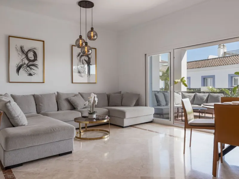 *The property is currently rented mid-term, so please request viewings well in advance. Thank you!*
