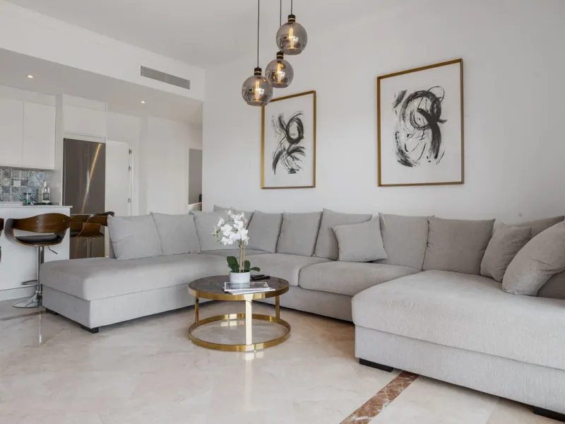 *The property is currently rented mid-term, so please request viewings well in advance. Thank you!*