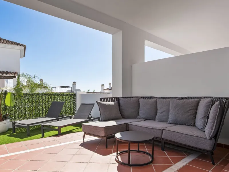*The property is currently rented mid-term, so please request viewings well in advance. Thank you!*