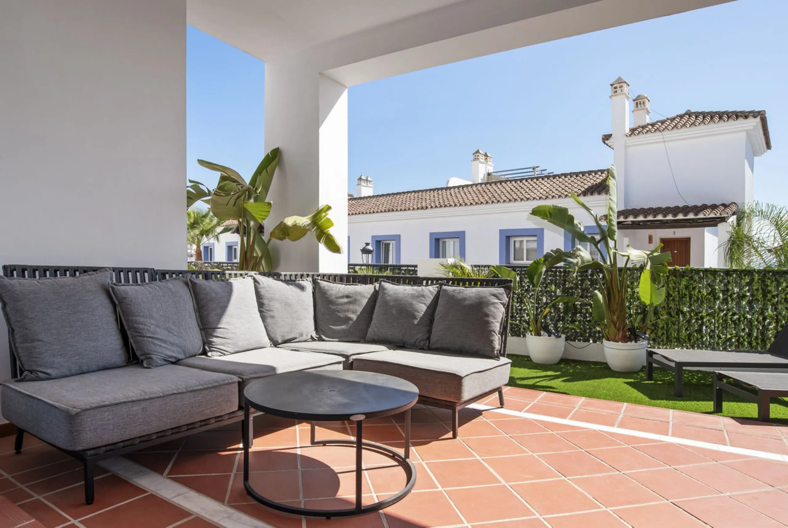 *The property is currently rented mid-term, so please request viewings well in advance. Thank you!*
