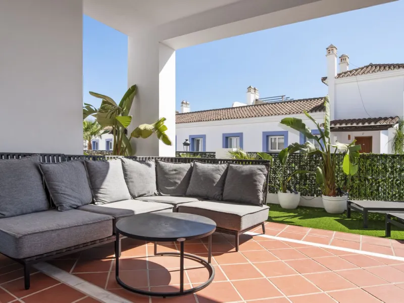 *The property is currently rented mid-term, so please request viewings well in advance. Thank you!*