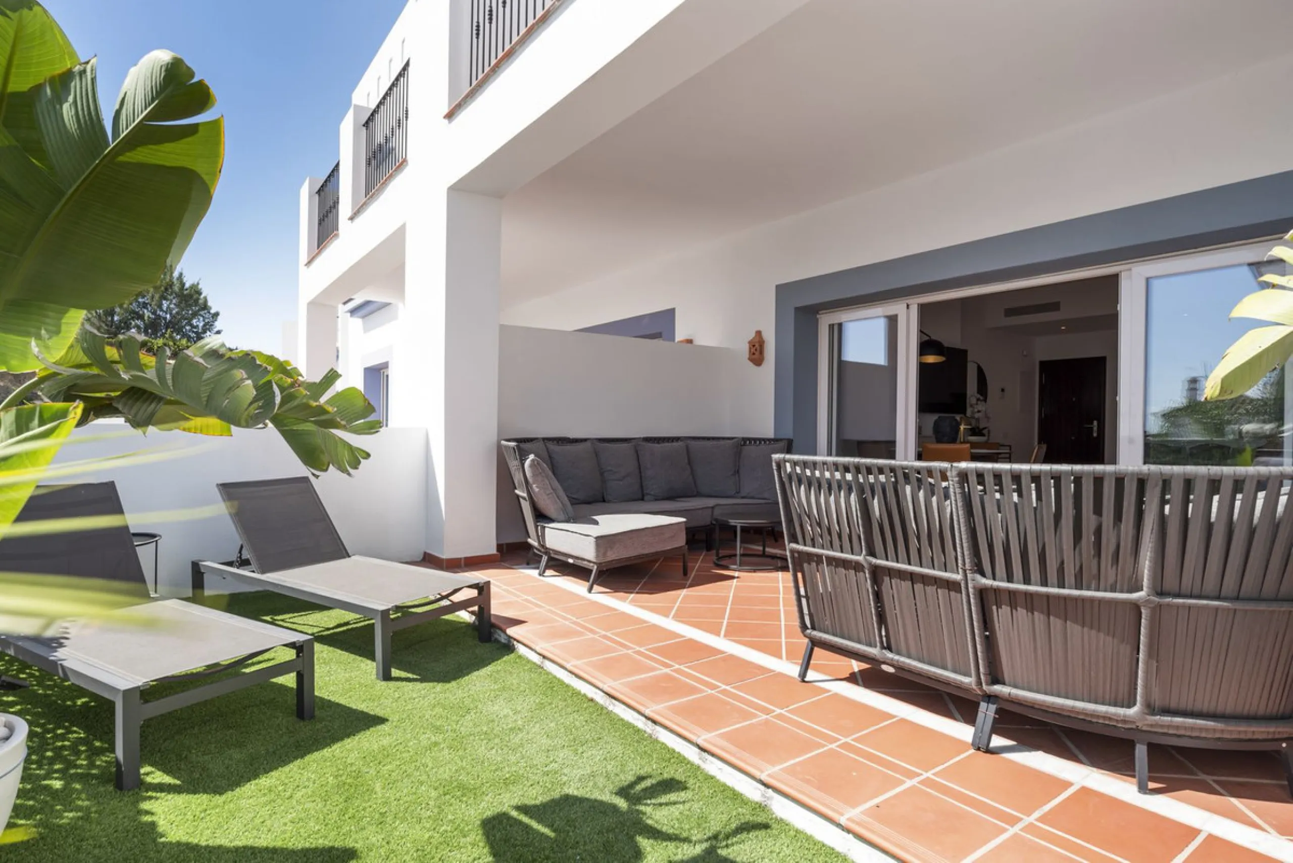 *The property is currently rented mid-term, so please request viewings well in advance. Thank you!*