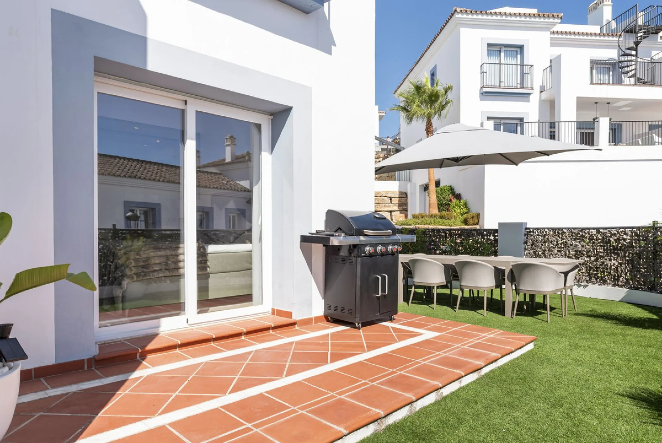 *The property is currently rented mid-term, so please request viewings well in advance. Thank you!*