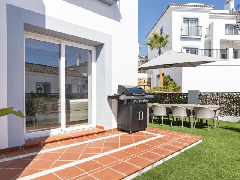 *The property is currently rented mid-term, so please request viewings well in advance. Thank you!*