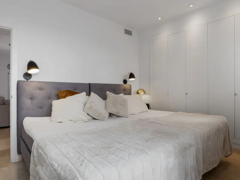 *The property is currently rented mid-term, so please request viewings well in advance. Thank you!*