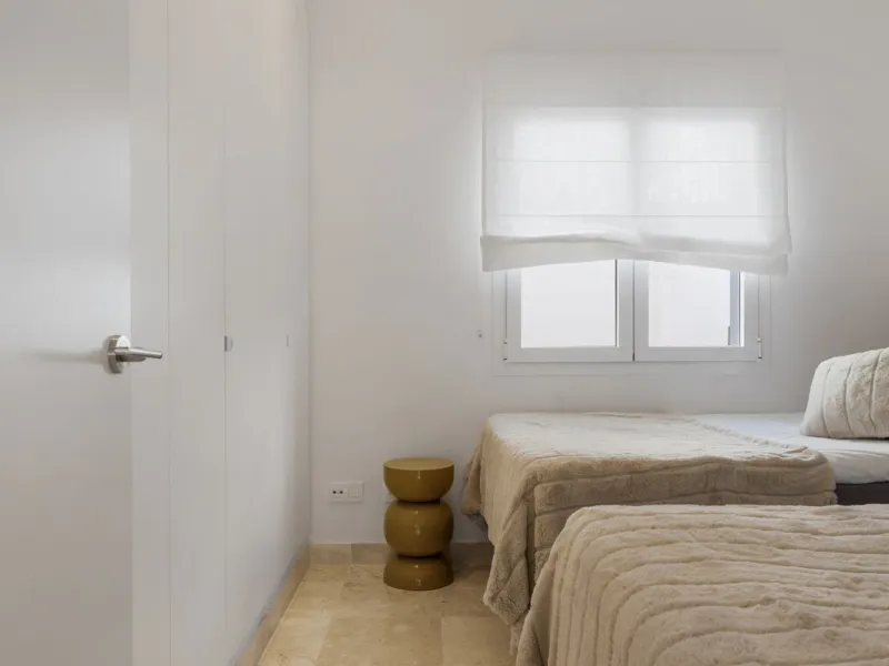 *The property is currently rented mid-term, so please request viewings well in advance. Thank you!*