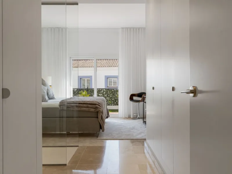 *The property is currently rented mid-term, so please request viewings well in advance. Thank you!*