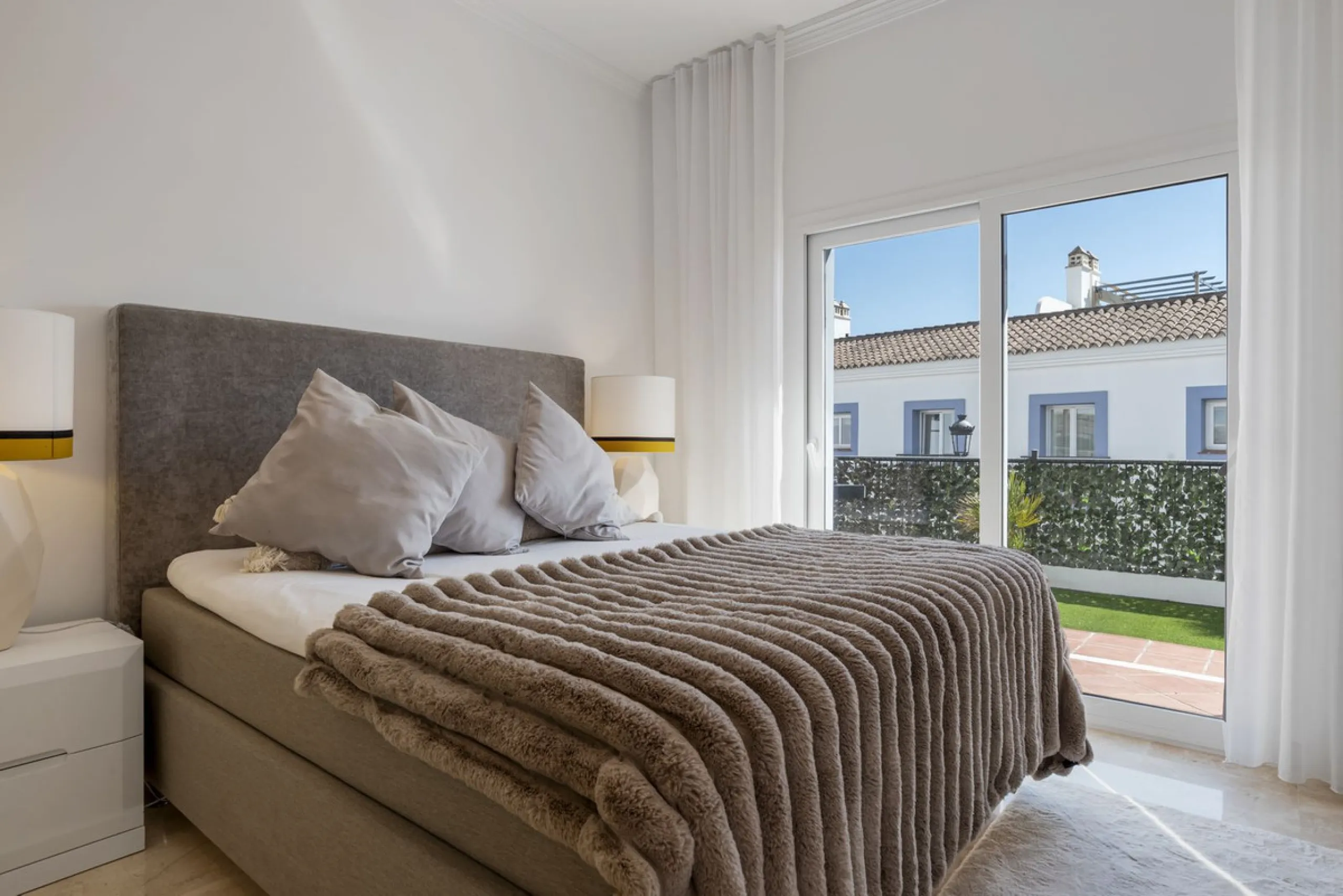 *The property is currently rented mid-term, so please request viewings well in advance. Thank you!*