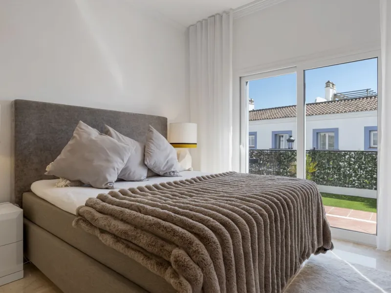 *The property is currently rented mid-term, so please request viewings well in advance. Thank you!*