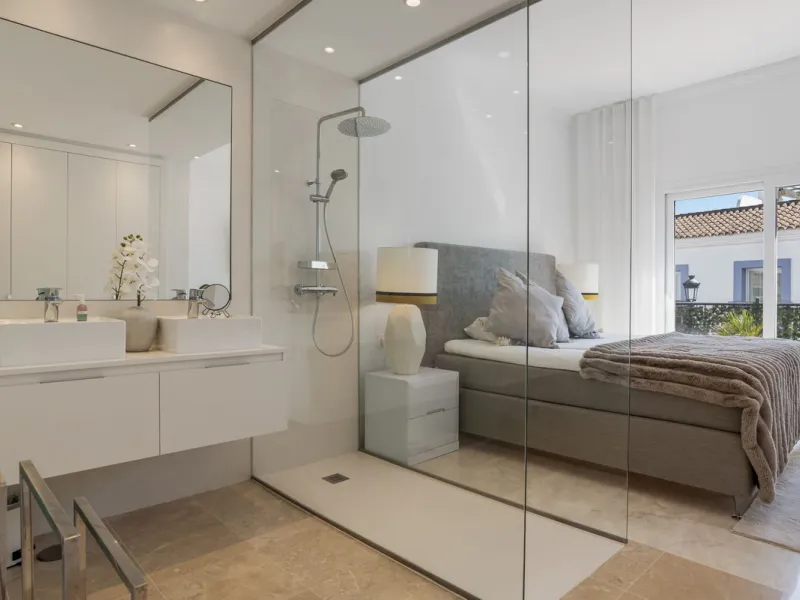 *The property is currently rented mid-term, so please request viewings well in advance. Thank you!*