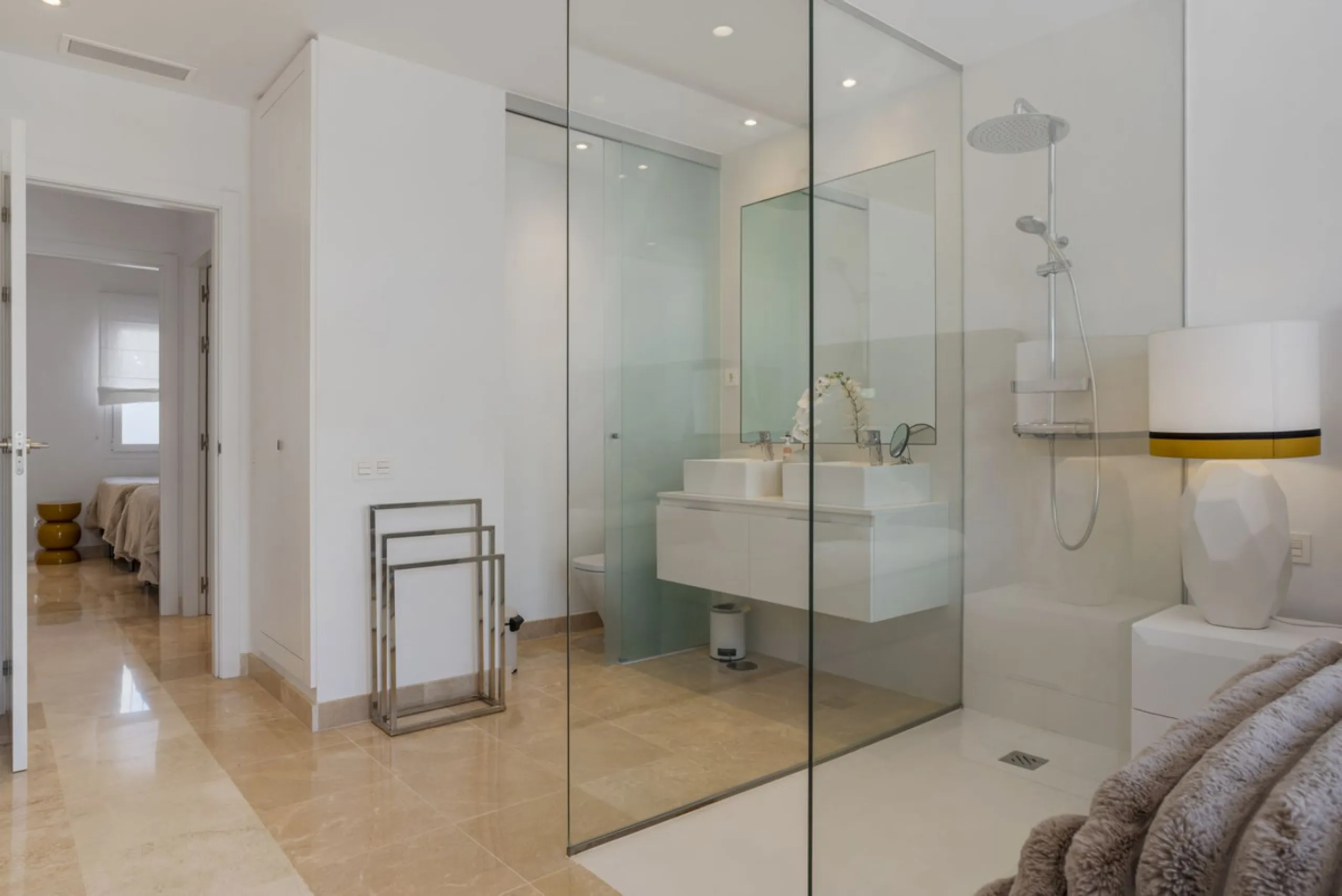 *The property is currently rented mid-term, so please request viewings well in advance. Thank you!*