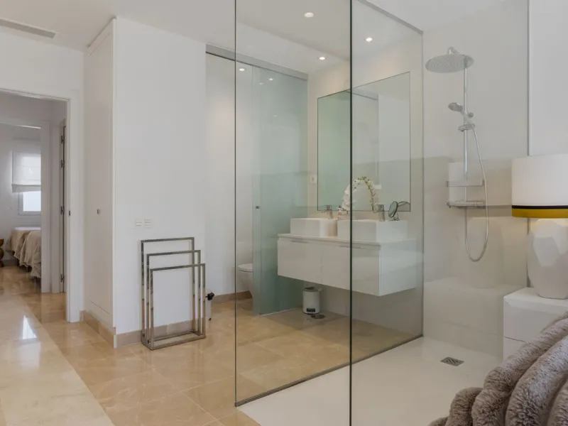 *The property is currently rented mid-term, so please request viewings well in advance. Thank you!*