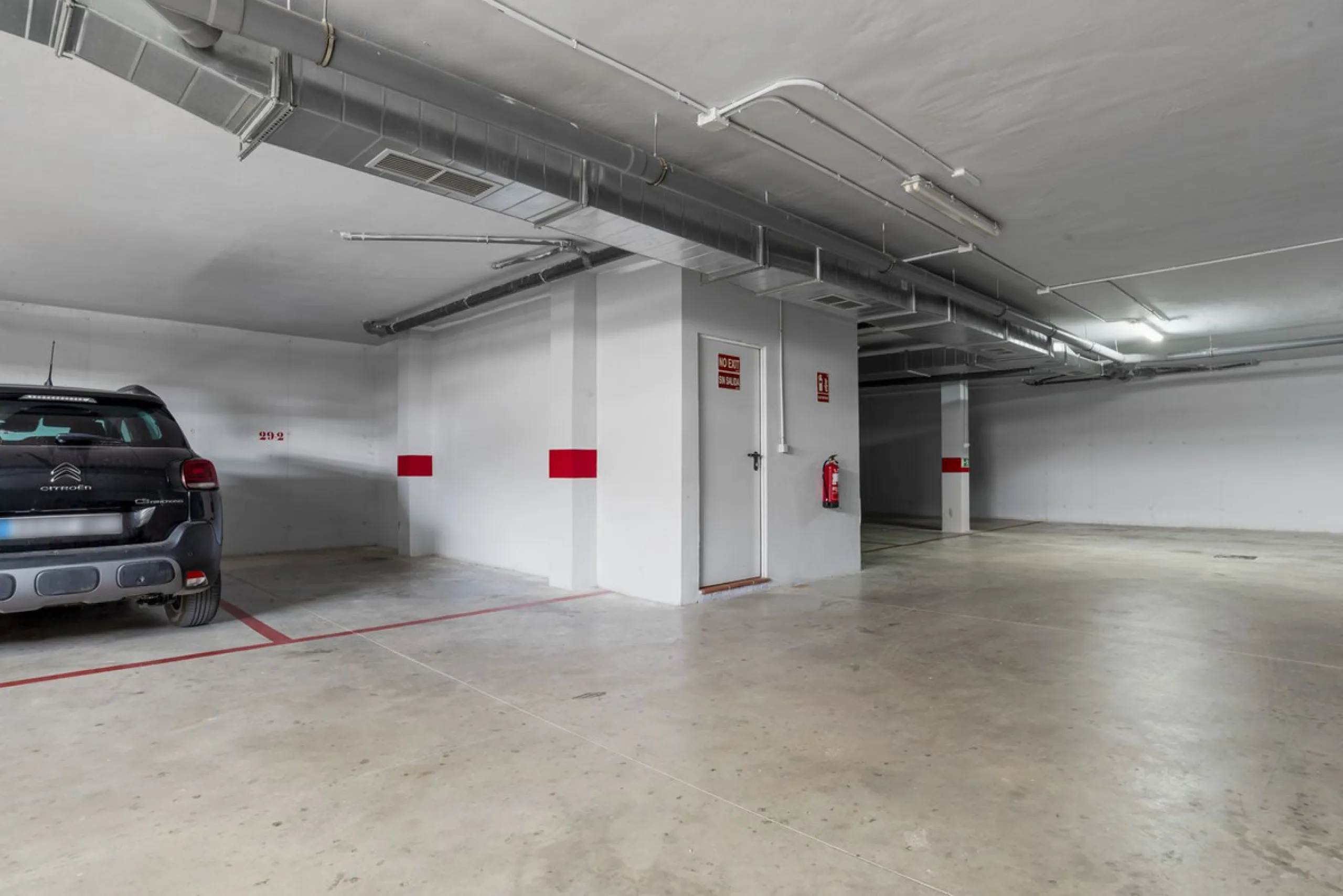 *The property is currently rented mid-term, so please request viewings well in advance. Thank you!*