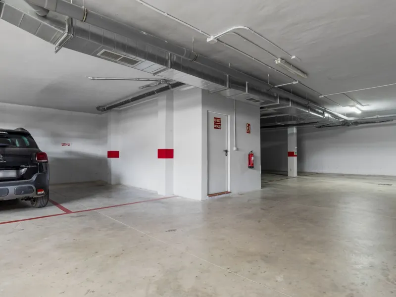 *The property is currently rented mid-term, so please request viewings well in advance. Thank you!*