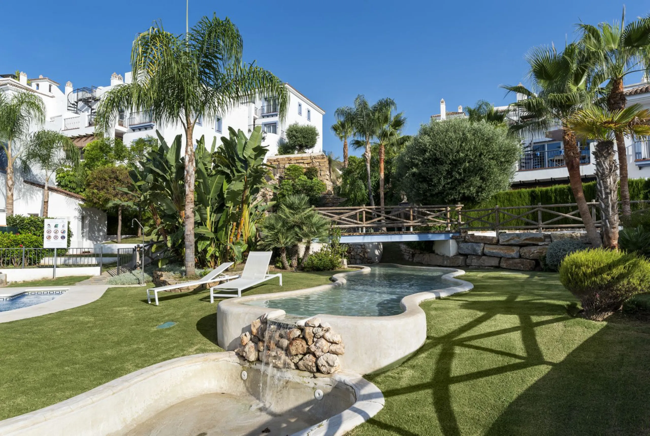 *The property is currently rented mid-term, so please request viewings well in advance. Thank you!*