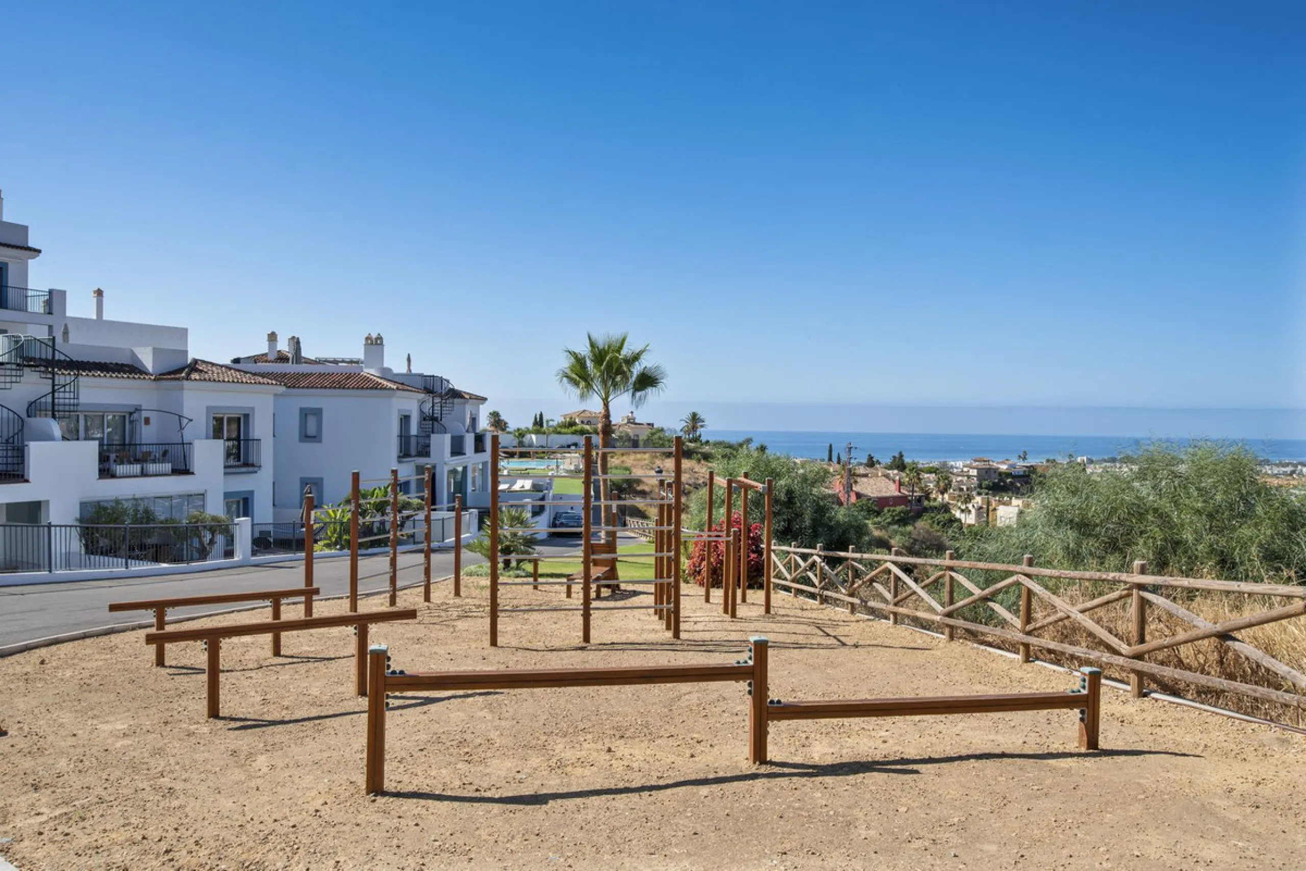 *The property is currently rented mid-term, so please request viewings well in advance. Thank you!*