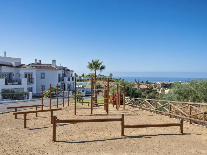 *The property is currently rented mid-term, so please request viewings well in advance. Thank you!*