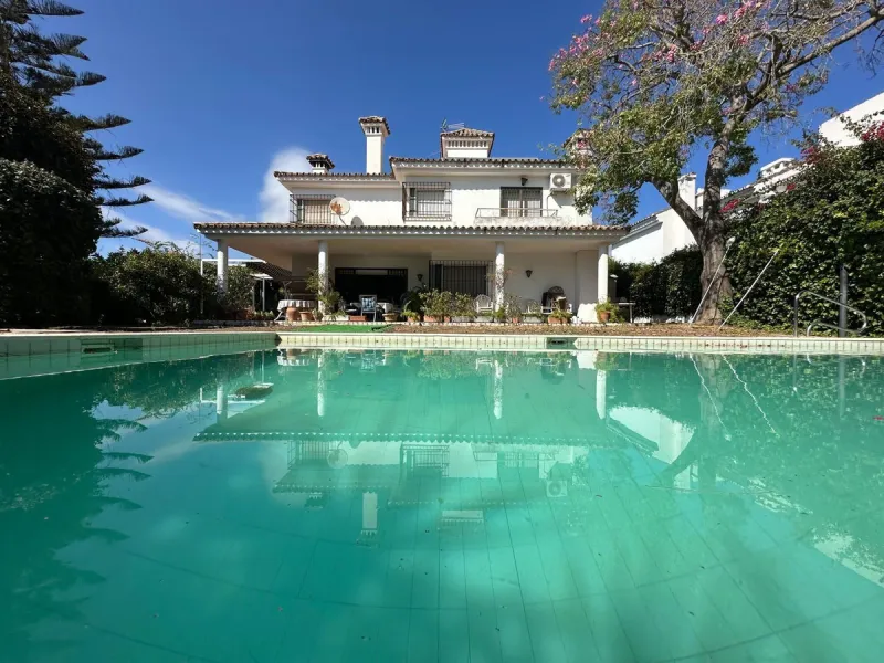 Charming villa with great potential in Urb. El Mirador, Marbella