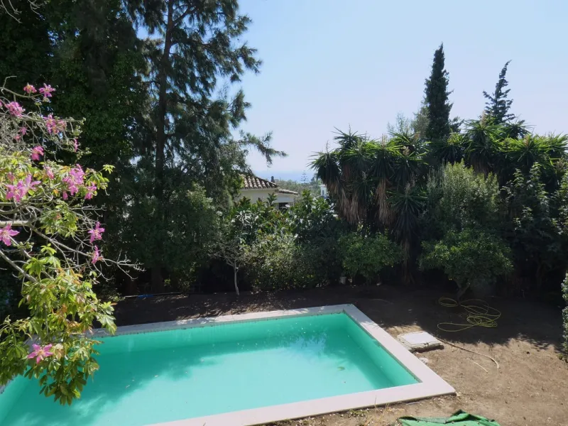 Charming villa with great potential in Urb. El Mirador, Marbella