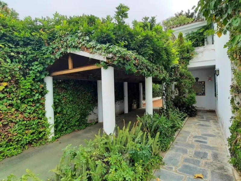 Charming villa with great potential in Urb. El Mirador, Marbella