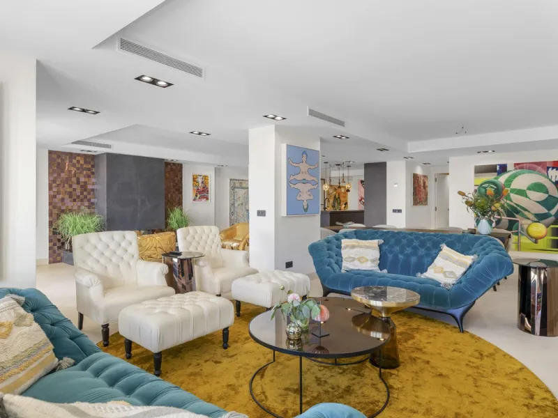 Luxury 4-Bedroom Beachfront Apartment for Sale in Playas del Duque, Puerto Banús, Marbella