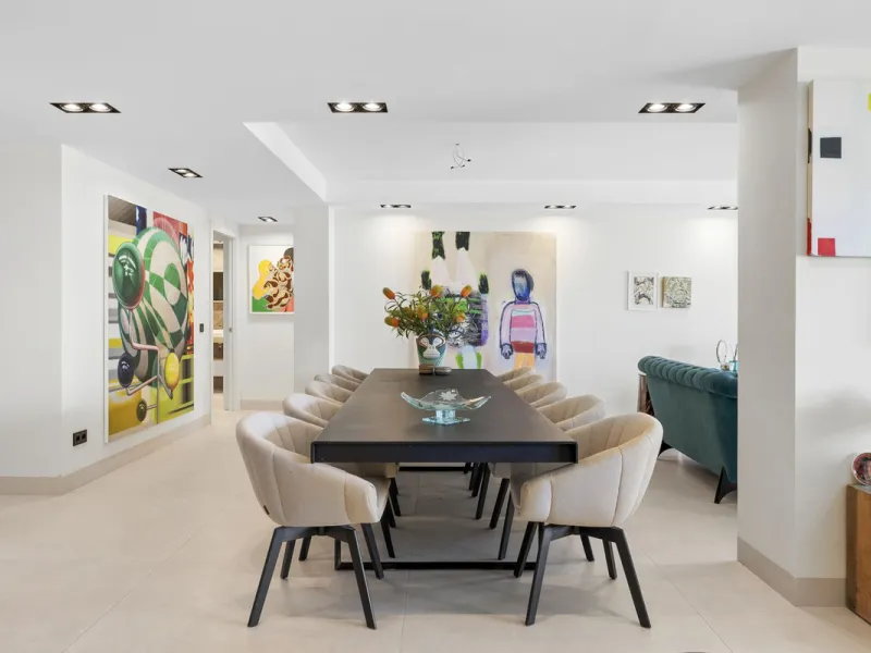 Luxury 4-Bedroom Beachfront Apartment for Sale in Playas del Duque, Puerto Banús, Marbella