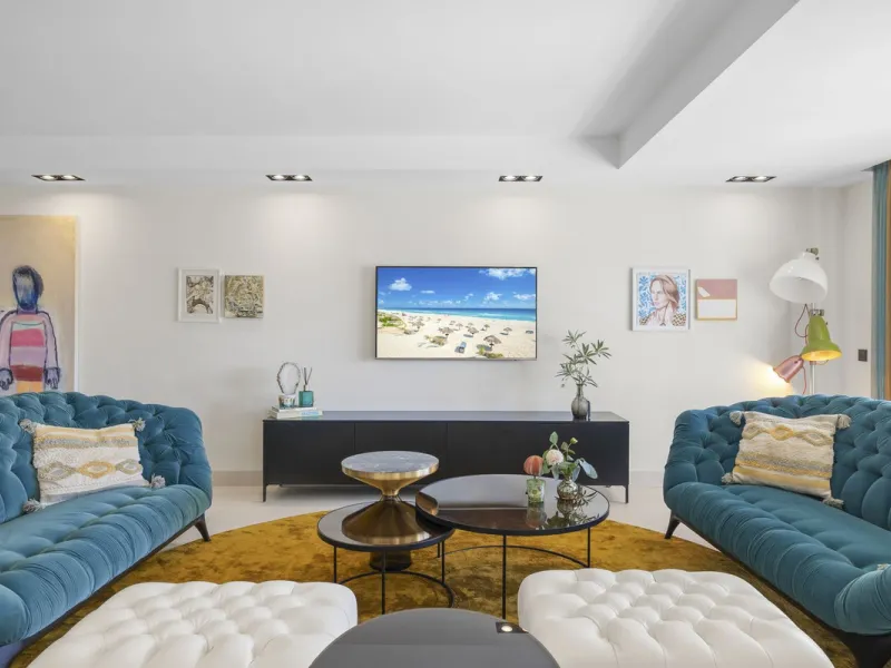 Luxury 4-Bedroom Beachfront Apartment for Sale in Playas del Duque, Puerto Banús, Marbella