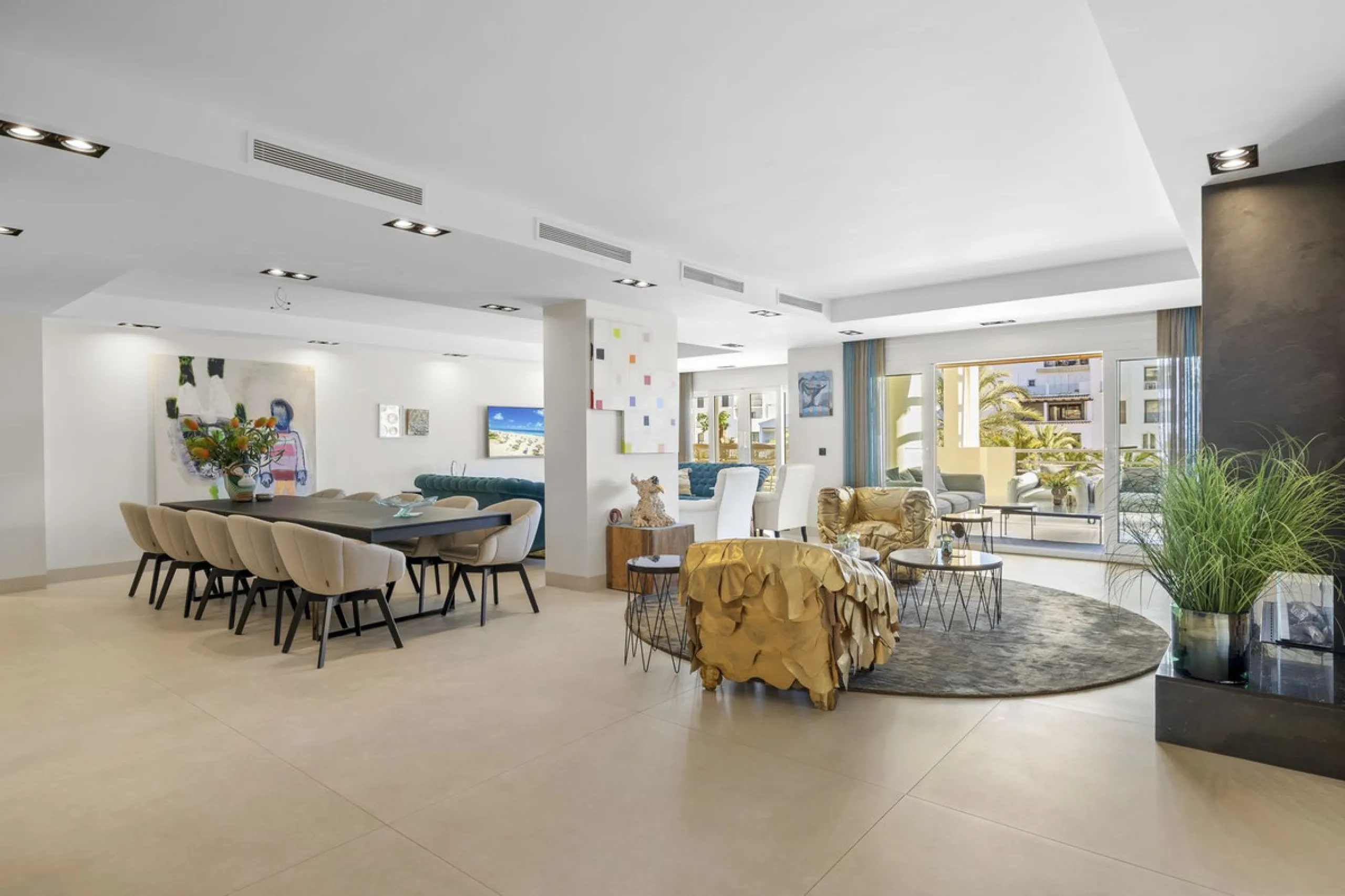 Luxury 4-Bedroom Beachfront Apartment for Sale in Playas del Duque, Puerto Banús, Marbella