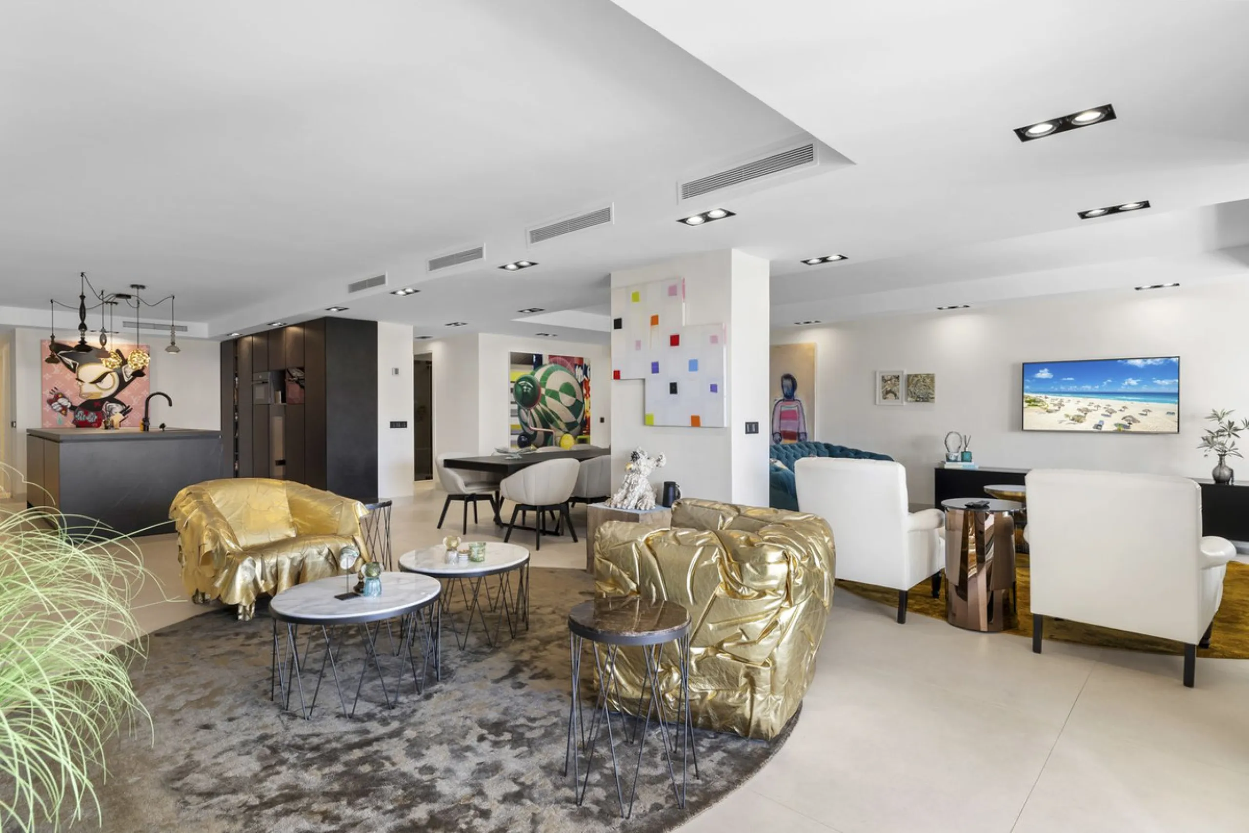 Luxury 4-Bedroom Beachfront Apartment for Sale in Playas del Duque, Puerto Banús, Marbella
