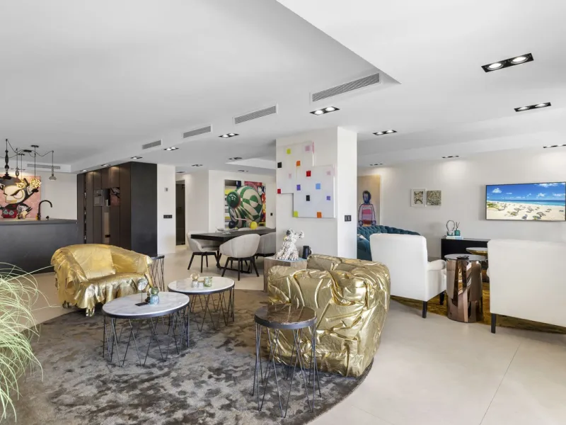 Luxury 4-Bedroom Beachfront Apartment for Sale in Playas del Duque, Puerto Banús, Marbella