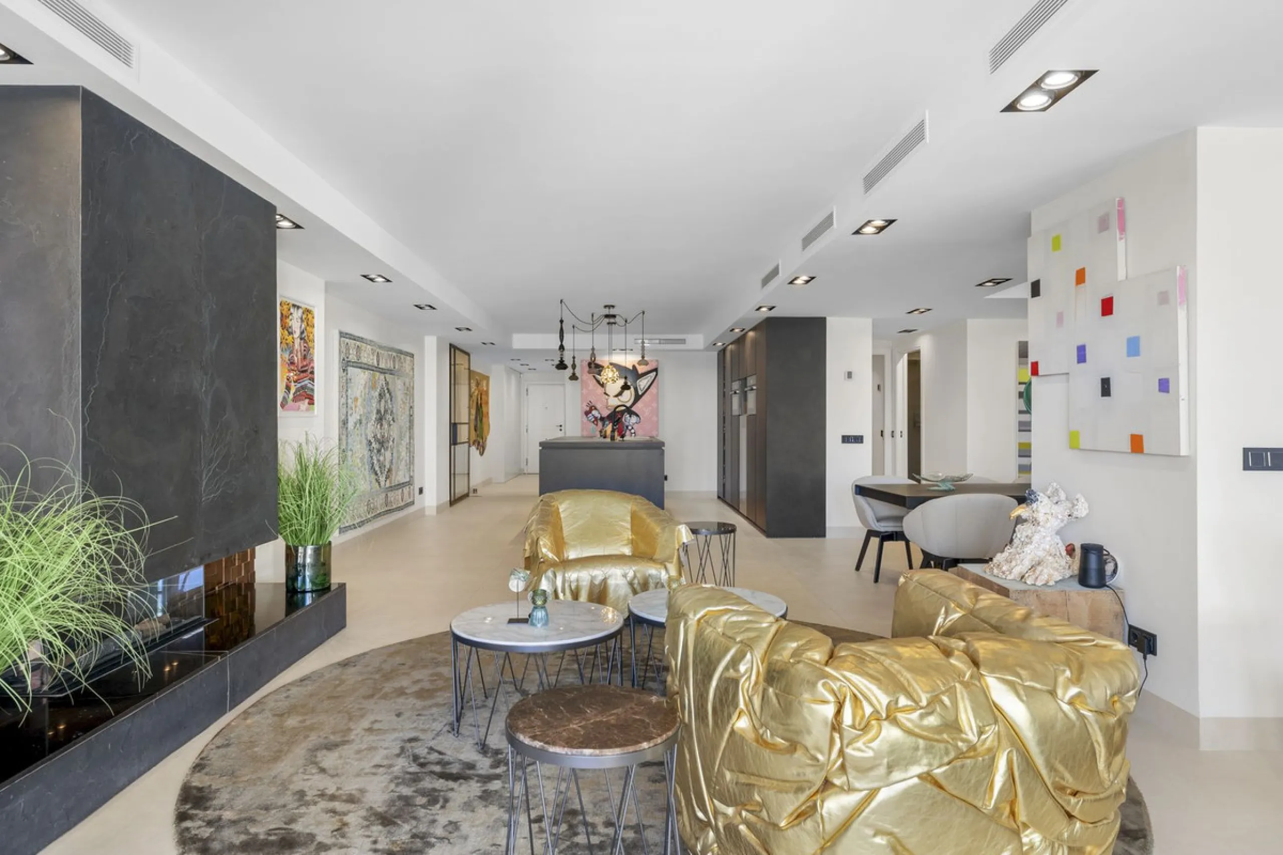 Luxury 4-Bedroom Beachfront Apartment for Sale in Playas del Duque, Puerto Banús, Marbella