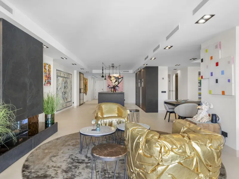Luxury 4-Bedroom Beachfront Apartment for Sale in Playas del Duque, Puerto Banús, Marbella