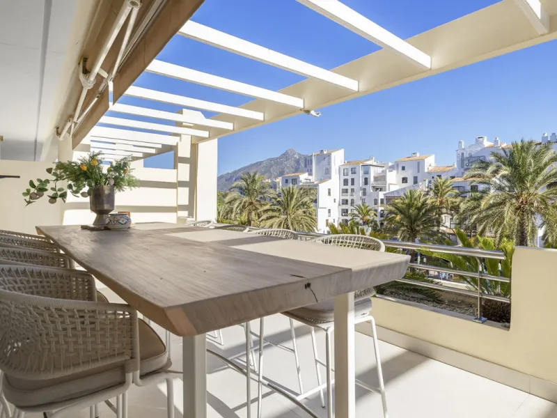 Luxury 4-Bedroom Beachfront Apartment for Sale in Playas del Duque, Puerto Banús, Marbella