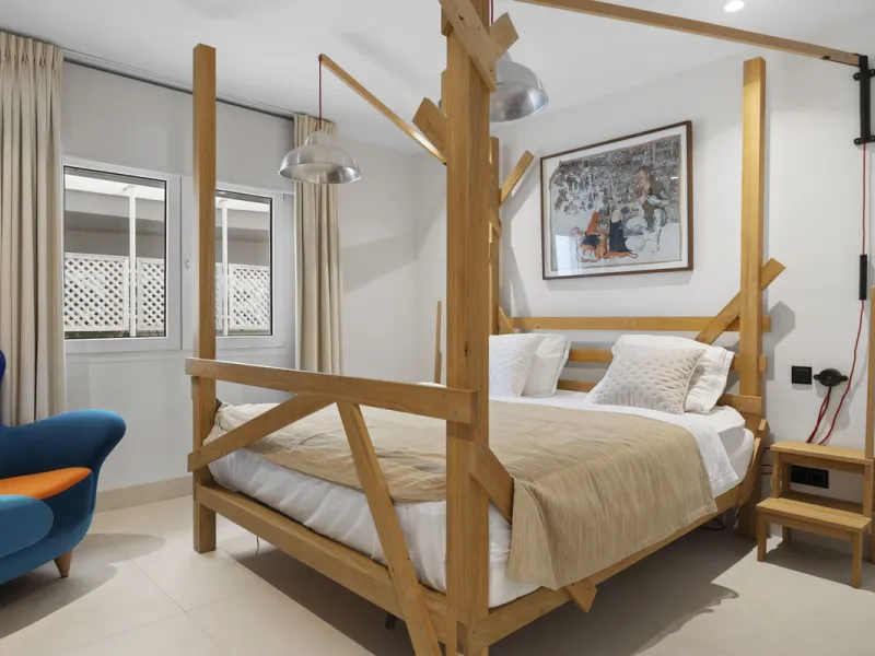 Luxury 4-Bedroom Beachfront Apartment for Sale in Playas del Duque, Puerto Banús, Marbella