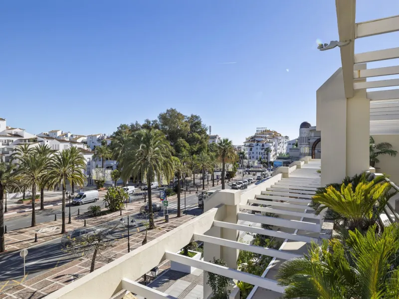 Luxury 4-Bedroom Beachfront Apartment for Sale in Playas del Duque, Puerto Banús, Marbella