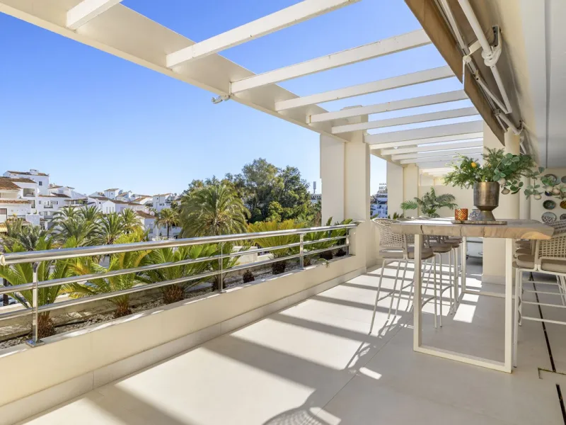 Luxury 4-Bedroom Beachfront Apartment for Sale in Playas del Duque, Puerto Banús, Marbella