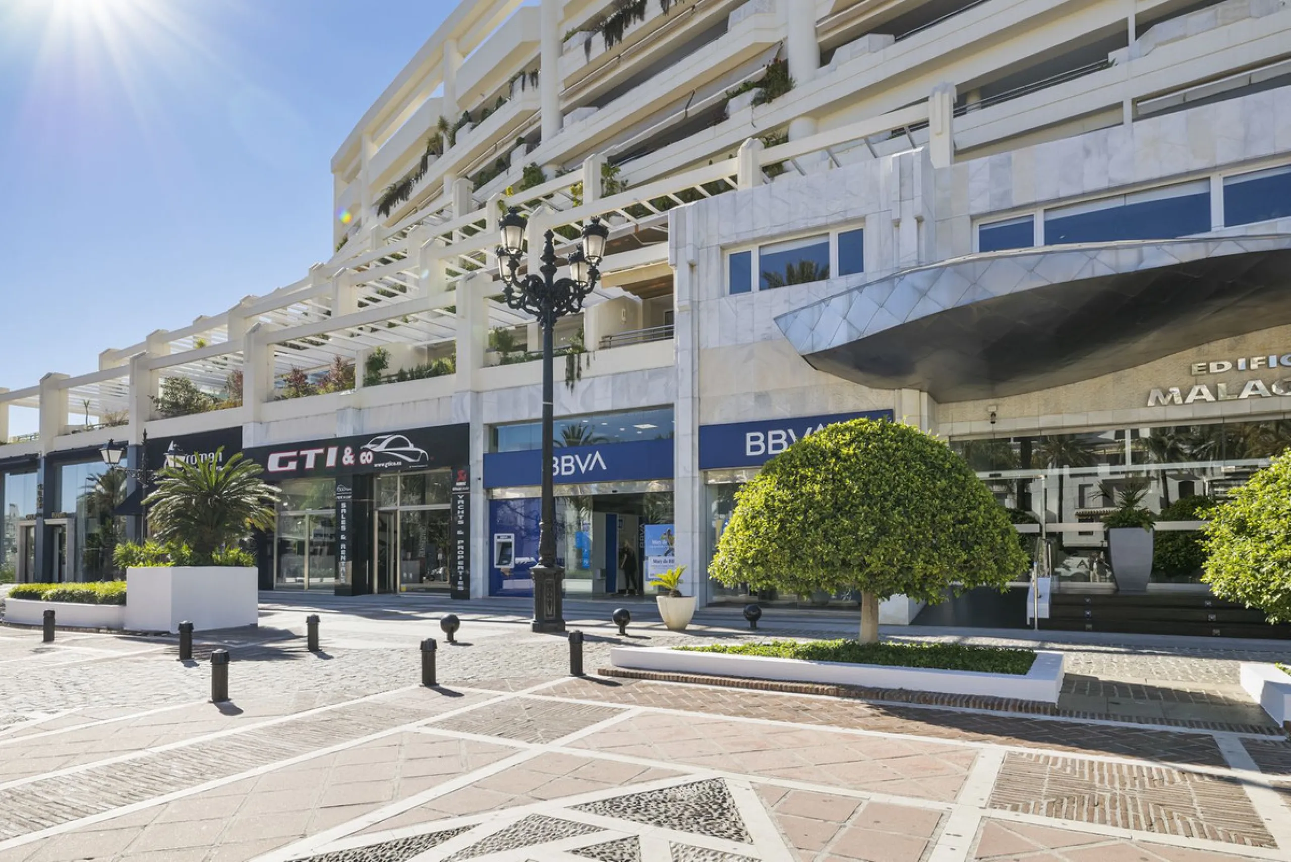 Luxury 4-Bedroom Beachfront Apartment for Sale in Playas del Duque, Puerto Banús, Marbella