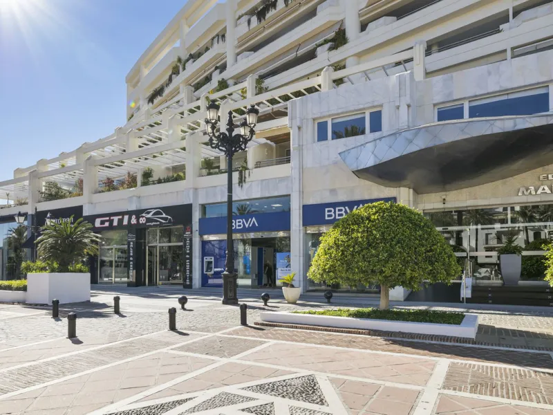 Luxury 4-Bedroom Beachfront Apartment for Sale in Playas del Duque, Puerto Banús, Marbella