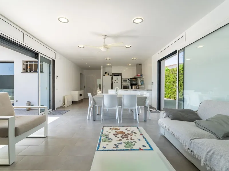 Moderna villa con piscina privada cerca del mar en Creixell, Costa Dorada