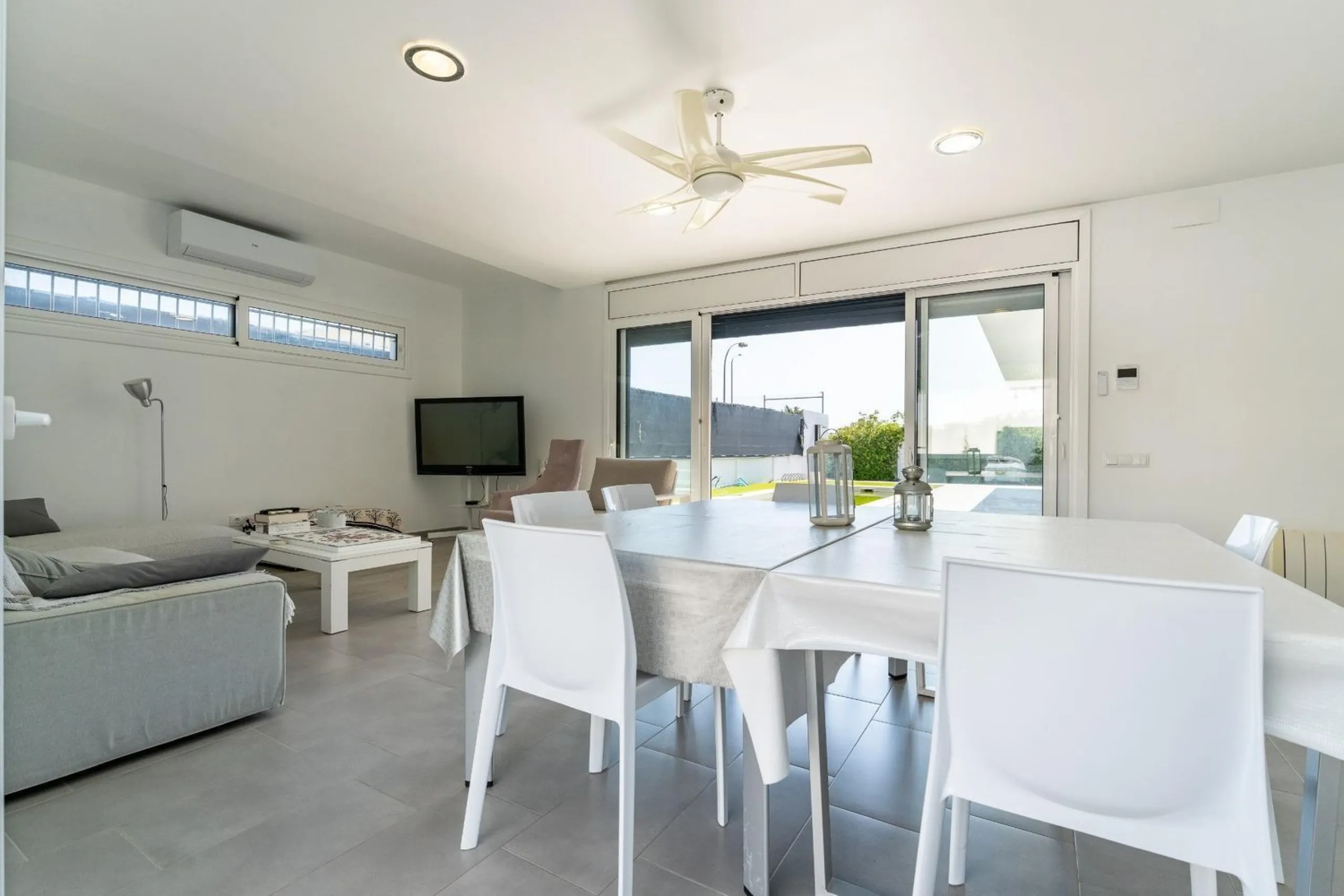 Moderna villa con piscina privada cerca del mar en Creixell, Costa Dorada