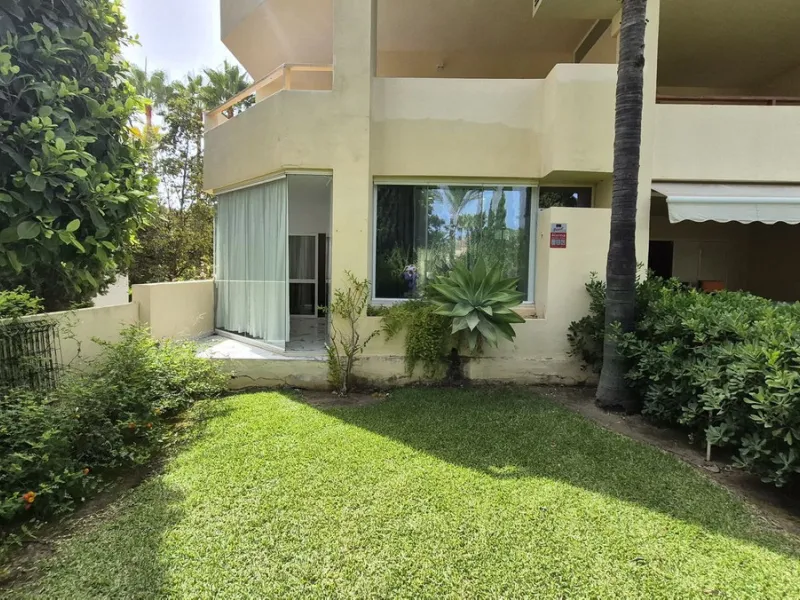 Luxury Garden Apartment in Bahía de Marbella – Renovated Elegance, Open Spaces, and Unbeatable Location.