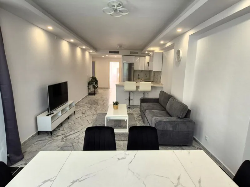Luxury Garden Apartment in Bahía de Marbella – Renovated Elegance, Open Spaces, and Unbeatable Location.
