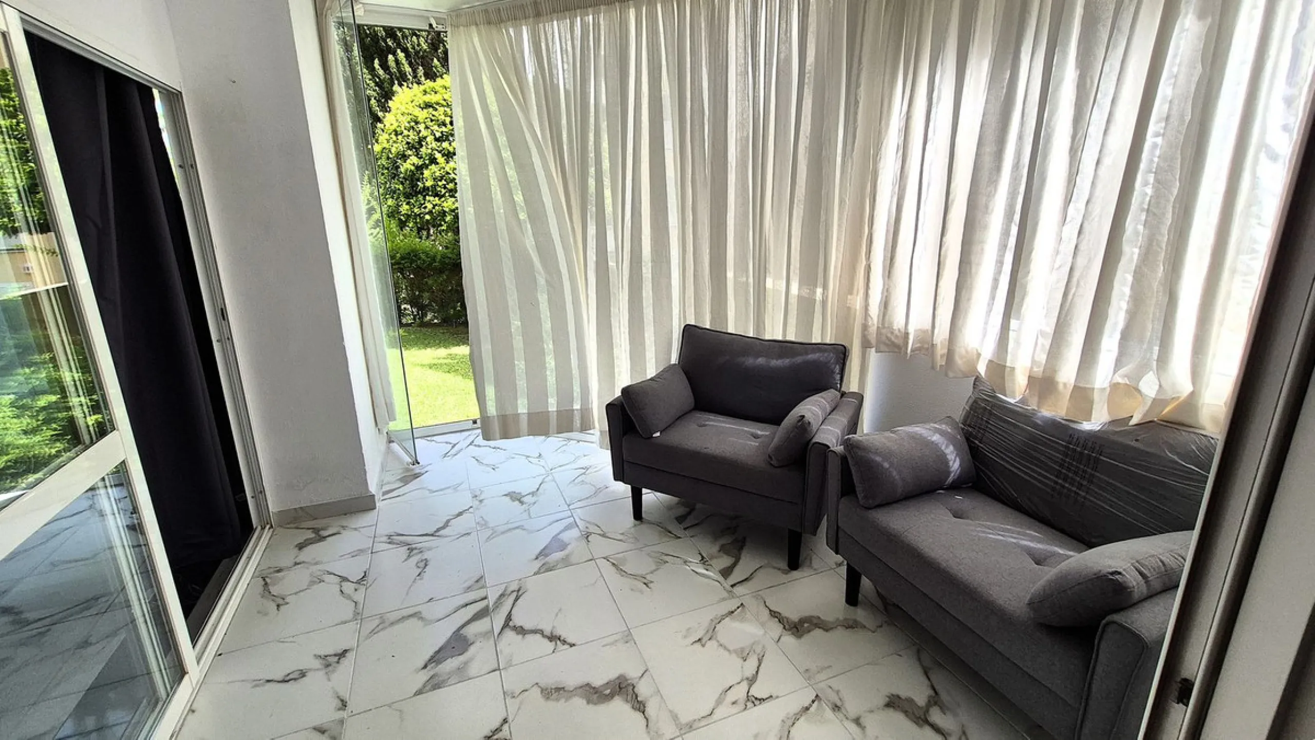 Luxury Garden Apartment in Bahía de Marbella – Renovated Elegance, Open Spaces, and Unbeatable Location.