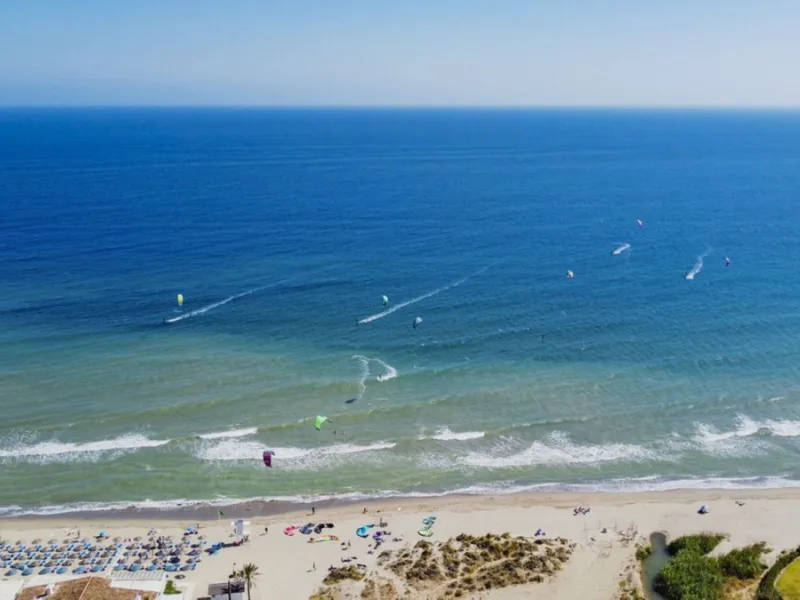 Luxury Garden Apartment in Bahía de Marbella – Renovated Elegance, Open Spaces, and Unbeatable Location.