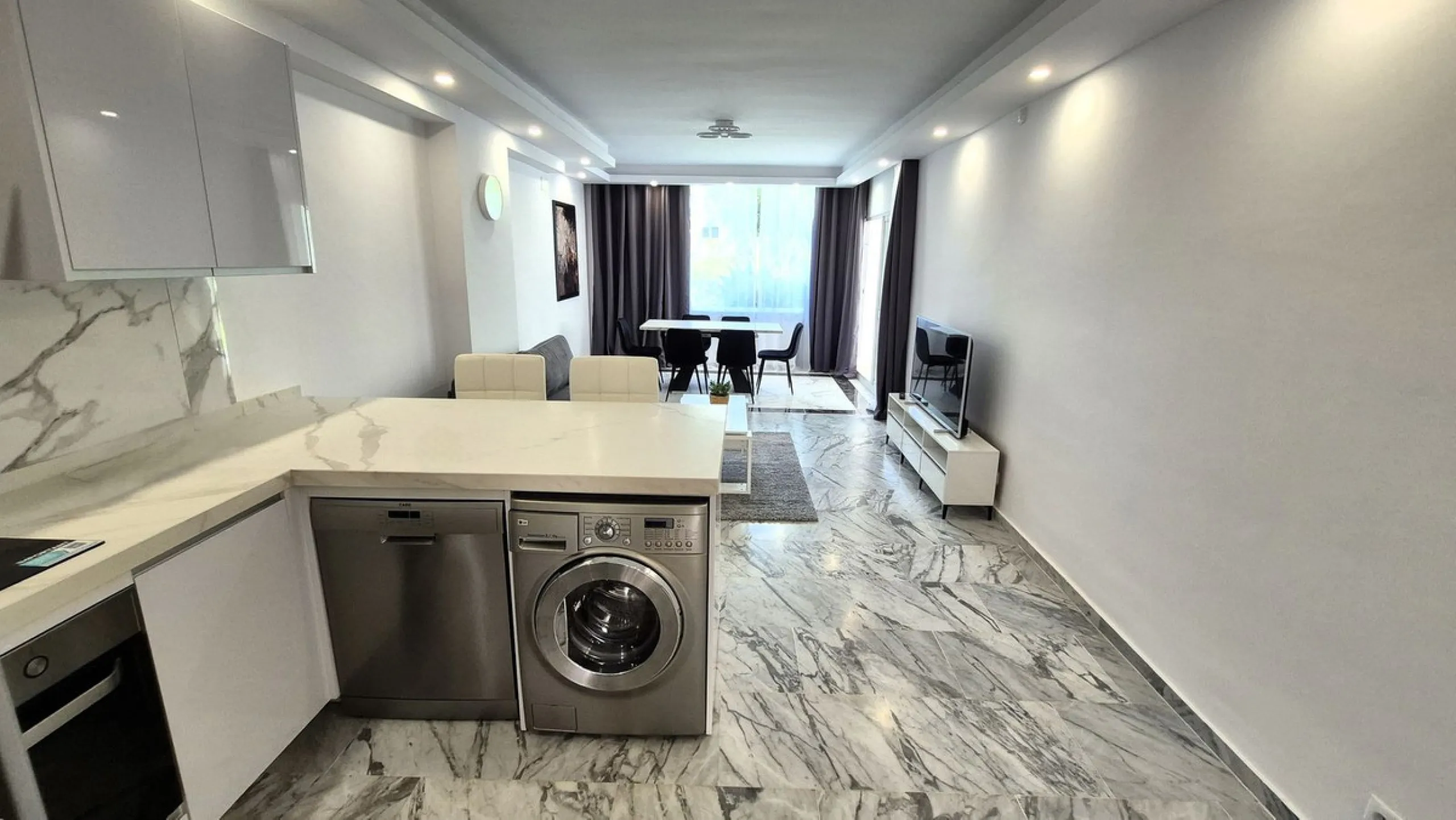 Luxury Garden Apartment in Bahía de Marbella – Renovated Elegance, Open Spaces, and Unbeatable Location.