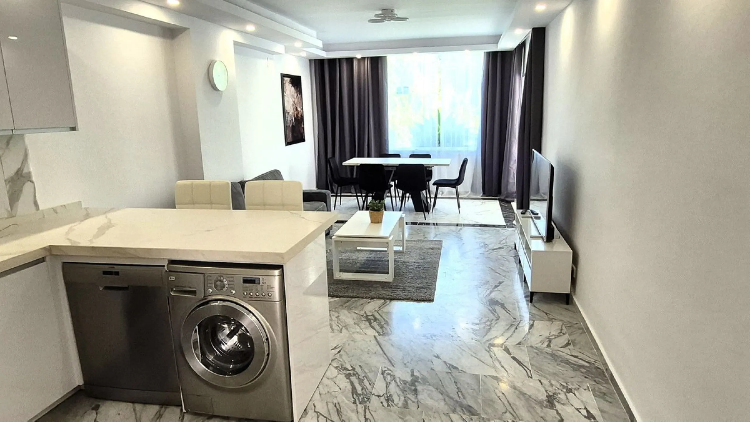 Luxury Garden Apartment in Bahía de Marbella – Renovated Elegance, Open Spaces, and Unbeatable Location.